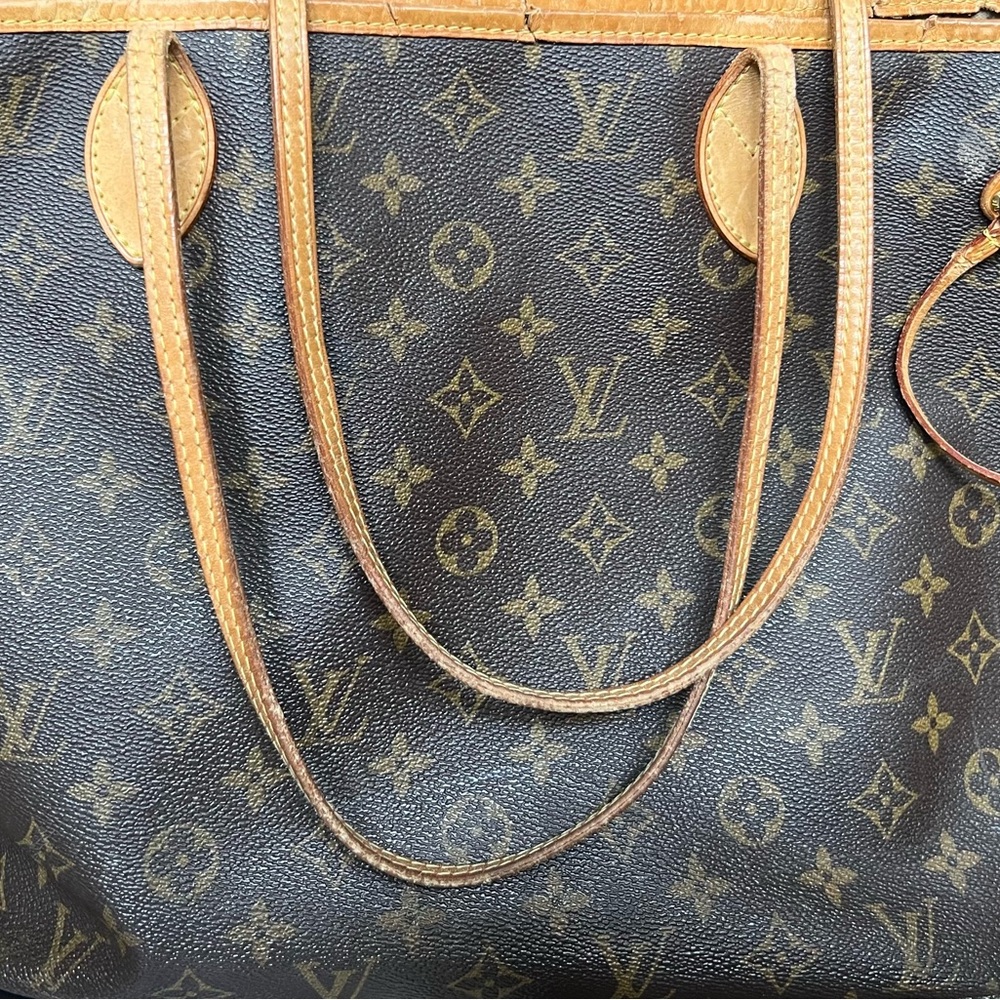 Louis Vuitton Monogram Neverfull MM - Picture 8 of 14